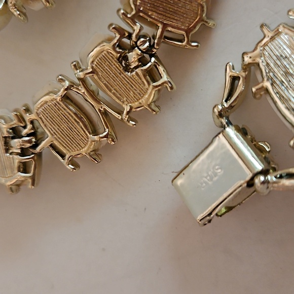 Vintage STAR Brand Goldtone & White Pearlized 4 Piece Jewelry Set - Picture 10 of 13